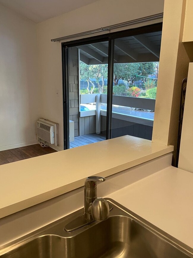 Building Photo - Unique Condo In Irvine