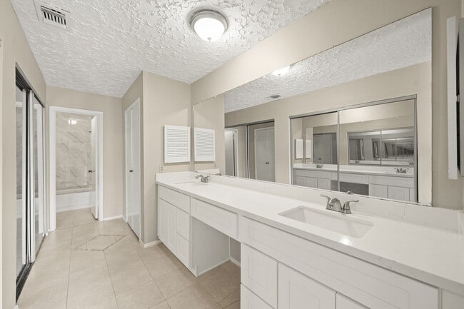 Building Photo - 16107 Grassy Creek Dr