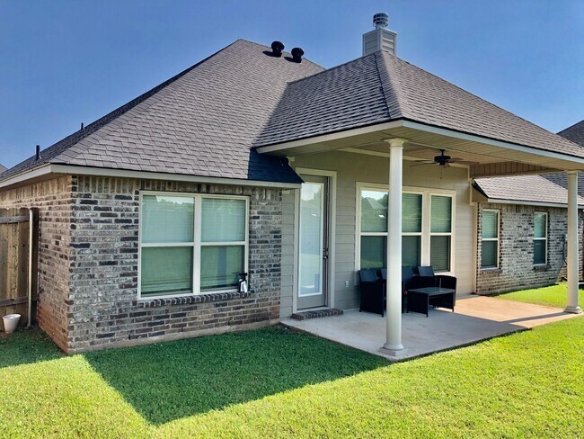 Building Photo - Abita Chase 824