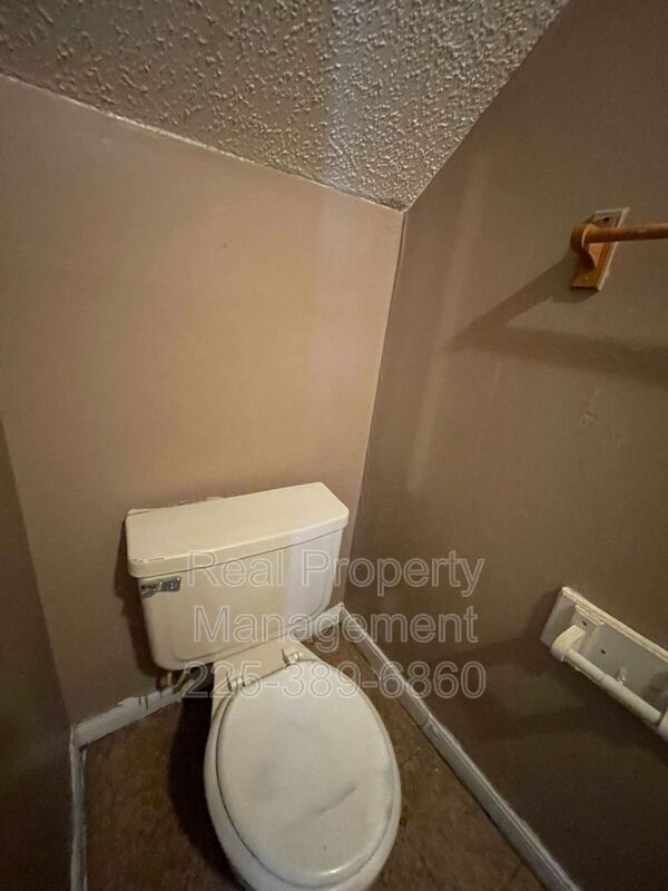 Building Photo - 750 Hospital Rd