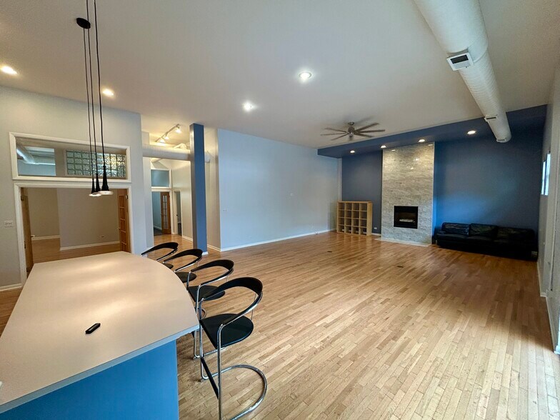 Building Photo - 400 N Racine Ave