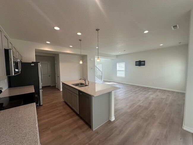 Building Photo - Modern 3-Bed, 3-Bath Home in District 20!!