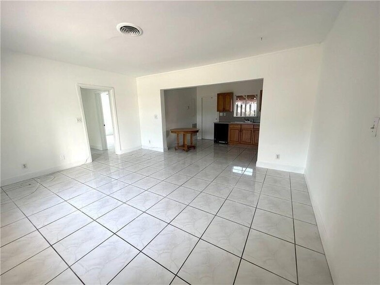 Building Photo - 2928 N Ocean Blvd