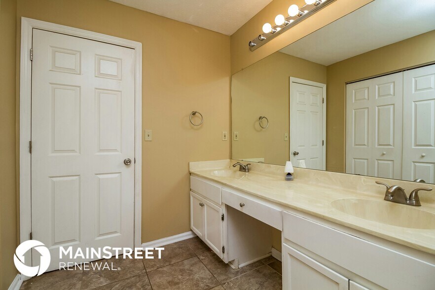 Building Photo - 2723 Riverbend Dr
