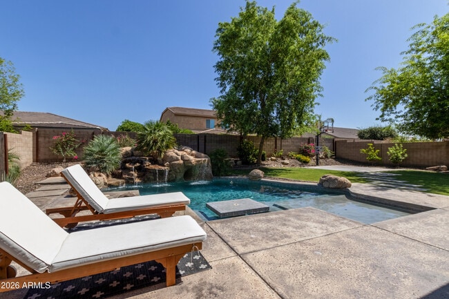 Building Photo - 9372 W Louise Dr