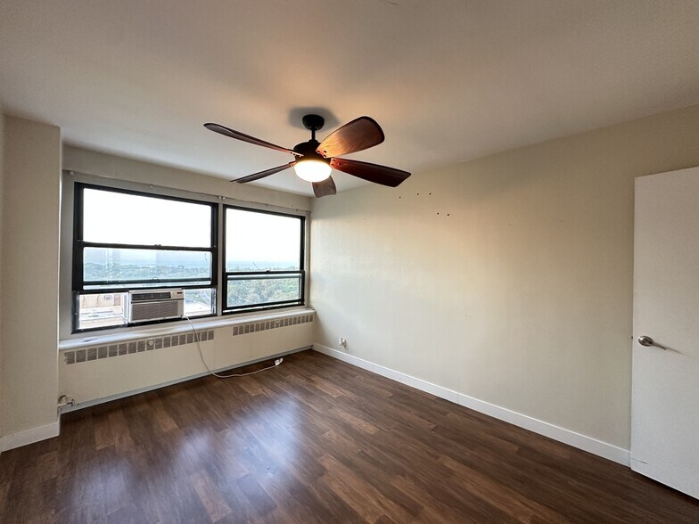 Building Photo - 4180 N Marine Dr