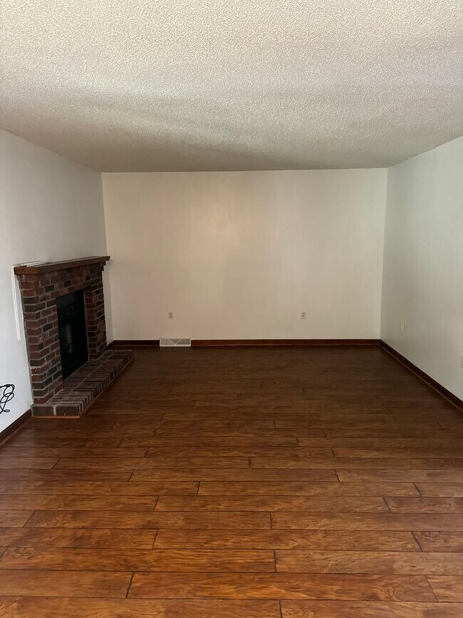 Building Photo - 1175 Pebble Dr