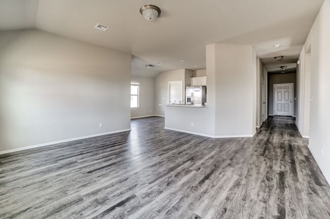 Building Photo - Beautiful Newer 3 Bedroom, 2 Bath Home Move-In Ready