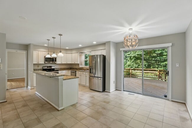 Building Photo - 14720 Peachwood Dr