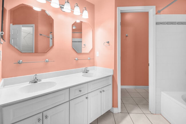 Building Photo - 2221 Vista Cove Rd