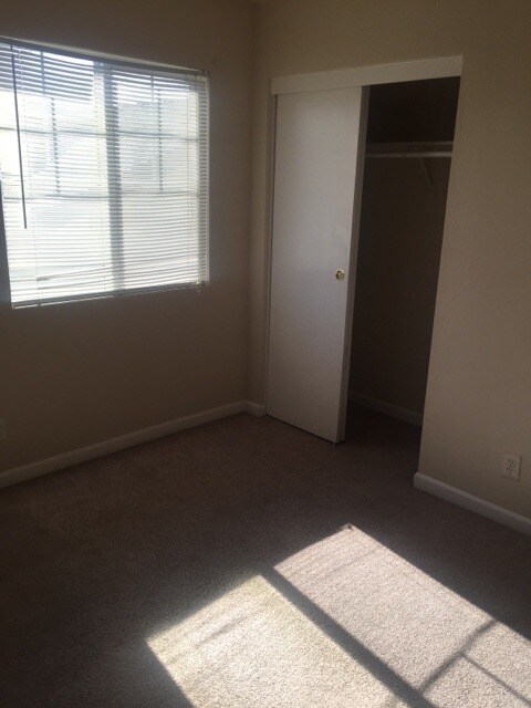 Building Photo - 2366 S Rock Creek Dr
