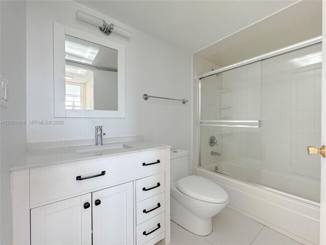 Building Photo - 210 Seaview Dr