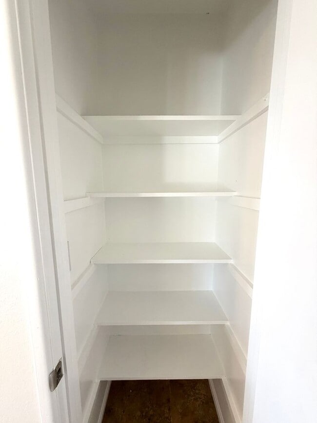 Building Photo - 55+ community-Move-in Ready 2 Bedroom 2 Bath Sun City Home!