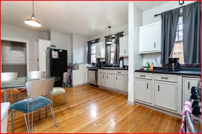 Building Photo - 21 Melville Ave