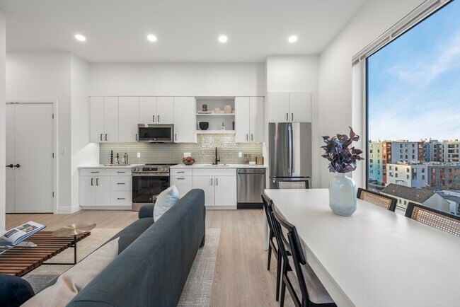 Building Photo - 93 Bennington St