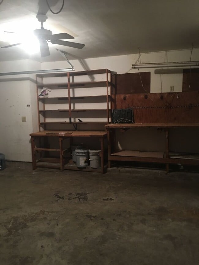 Building Photo - Lovely 4 Bedroom 2 Bath 2 Car Garage home with Large, Privacy Fenced Backyard!! Fresh Paint, Cera...