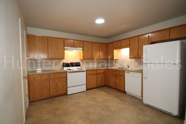 Building Photo - Heights Three-Bedroom Duplex!