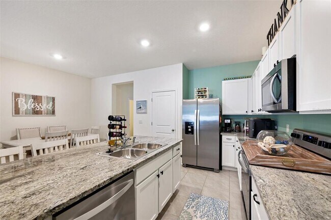 Building Photo - 16646 Maude Dr