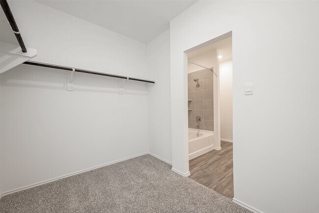 Building Photo - 5619 Vintage Oakmont Dr