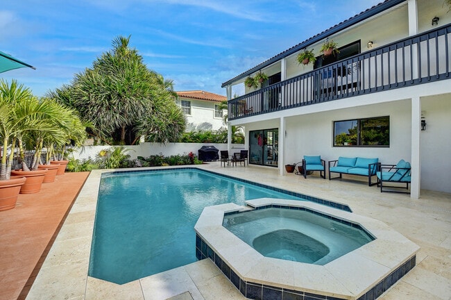 Building Photo - 399 SW 15th St