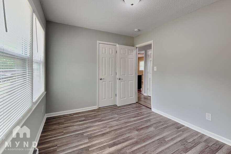 Building Photo - 547 Whitethorn Dr