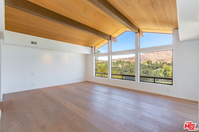Building Photo - 5109 Lakeview Canyon Rd