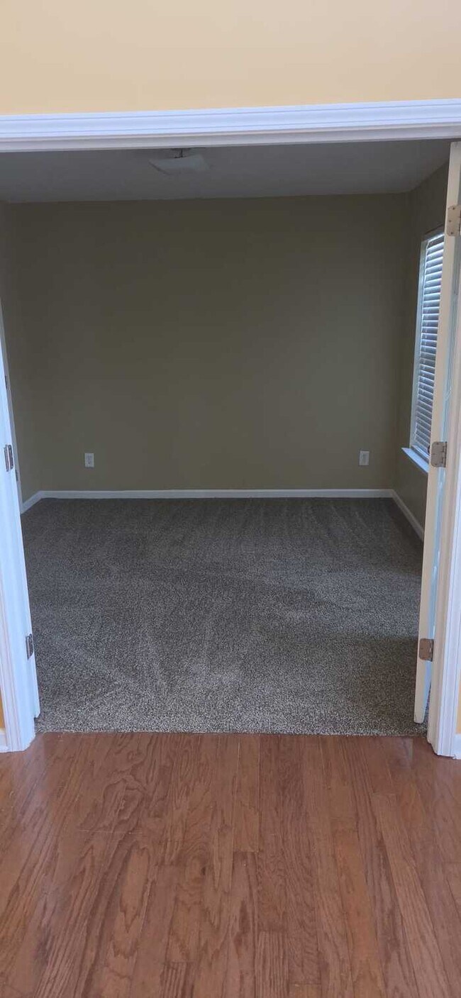 Building Photo - 5 Bedrooms 3baths Home For Rent