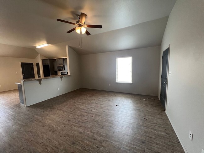 Building Photo - 4 Bedroom Home In Frenship ISD!