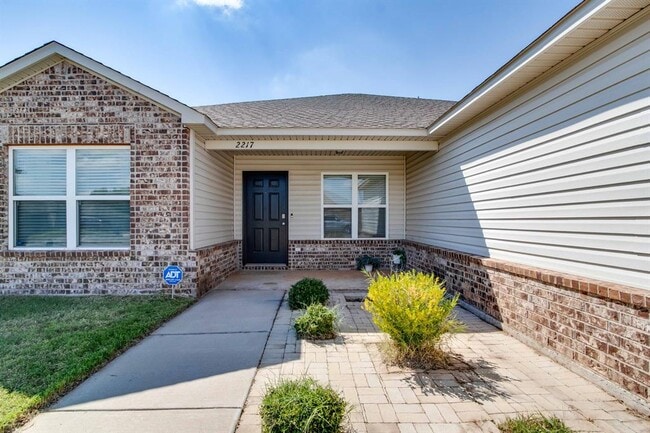 Building Photo - 2217 Stella Rd