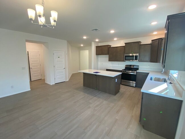 Building Photo - Beautiful Newer Build 3 Bed/2 Bath with Den in Rancho Cabrillo