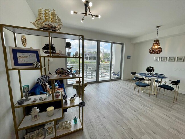Building Photo - 1709 N Tamiami Trl