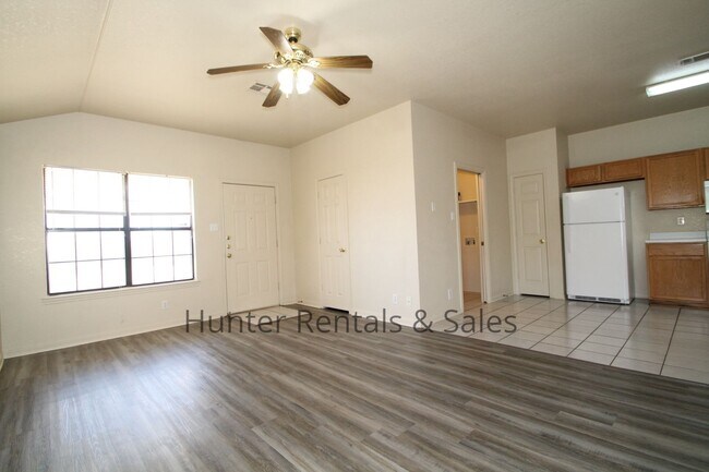 Building Photo - 5203 Daybreak Dr
