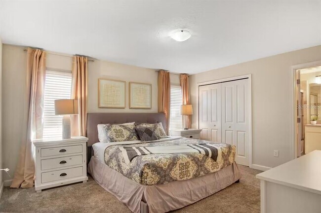 Building Photo - 4965 Windermere Ave