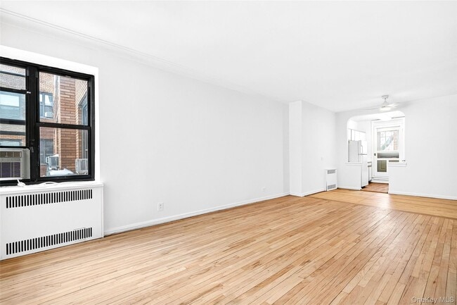 Building Photo - 2 Greenridge Ave