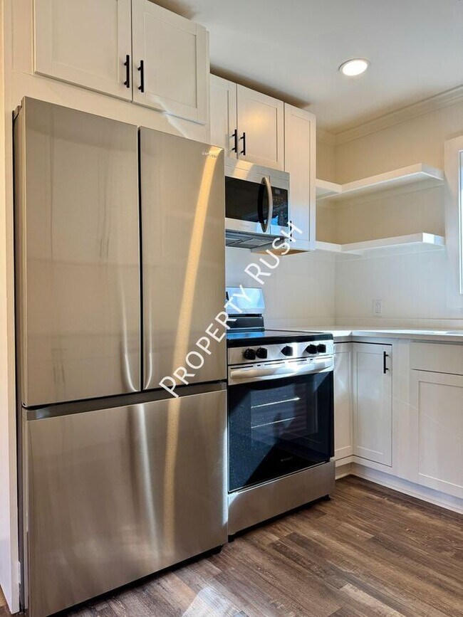 Building Photo - 824 Clift St