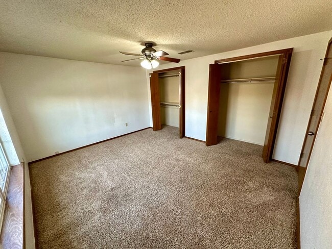 Building Photo - Spacious 3 bedroom, 2 bath home!  Don't mi...
