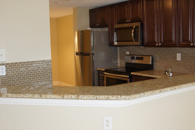 Building Photo - 5500 Bentgrass Dr