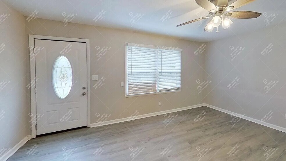 Building Photo - 5106 Crest Dr