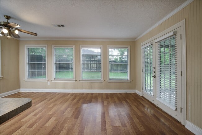 Building Photo - 13215 Lake Breeze Ln