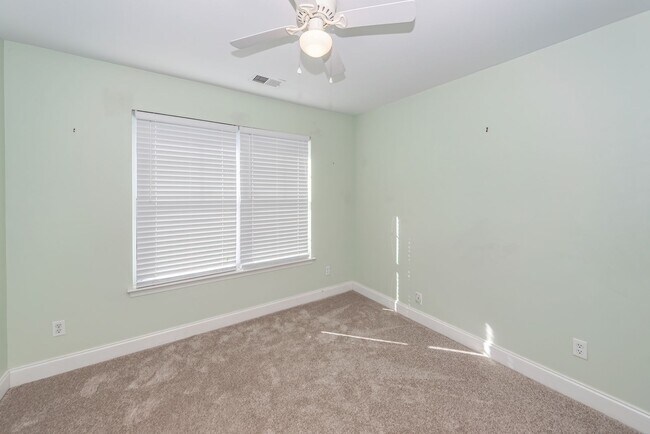 Building Photo - 3 Bedroom, 2.5 Bathroom Townhome in Oak Terrace Preserve - Park Circle