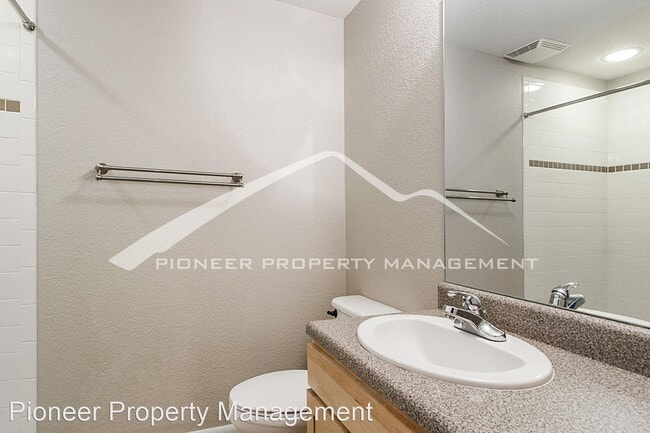 Building Photo - 2 br, 2 bath House - 3195 Blake St. #202