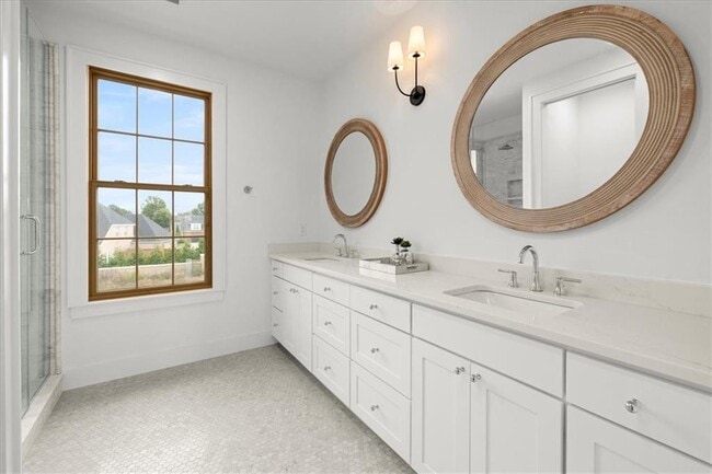 Building Photo - 4611 S 47th St