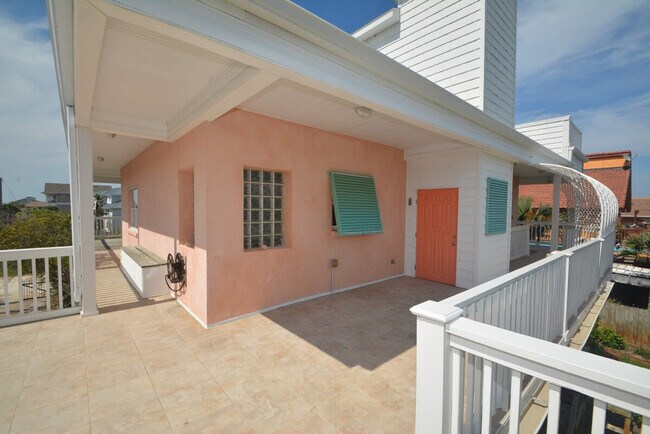 Building Photo - 62 Moody Dr