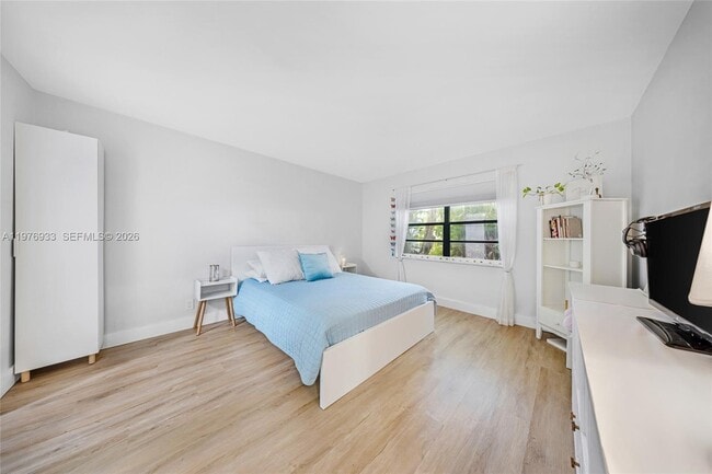 Building Photo - 130 S Cypress Rd