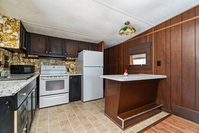 Building Photo - Quiet Getaway