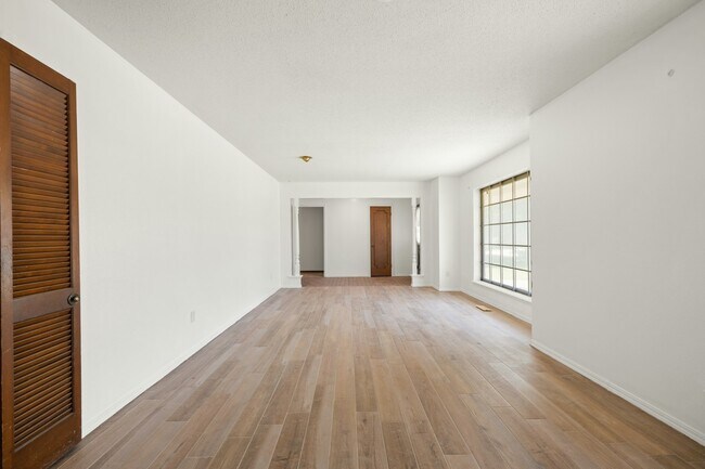 Building Photo - 6321 NW 84th St