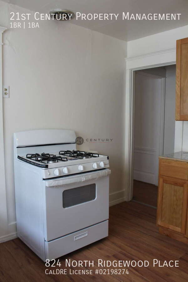 Building Photo - 824 N Ridgewood Pl