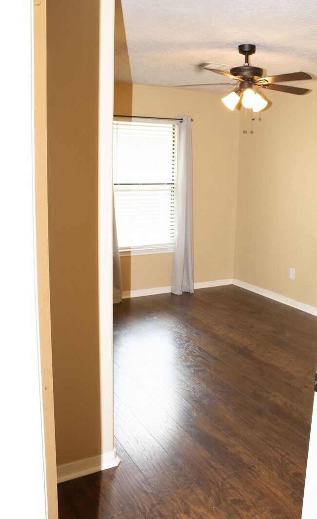 Building Photo - 9550 Thousand Oaks Loop