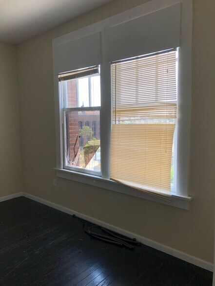 Building Photo - 524 23rd St