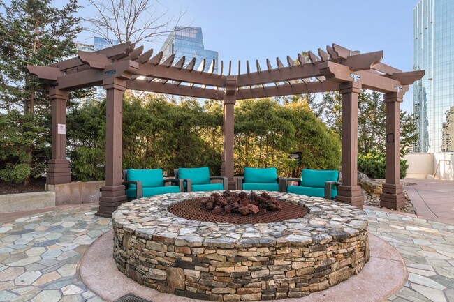 Building Photo - High-rise Luxury 1 Bedroom Buckhead Condo, Skyline Views of Atlanta!